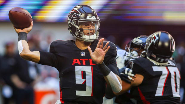 Oct 8, 2023; Atlanta, Georgia, USA; Atlanta Falcons quarterback Desmond Ridder (9) throws against the Houston Texans in the second quarter at Mercedes-Benz Stadium. Mandatory Credit: Brett Davis-USA TODAY Sports